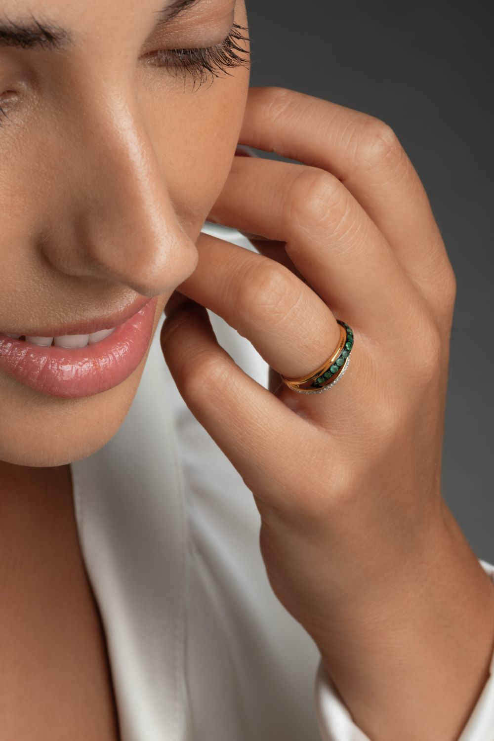 Δαχτυλίδι Gems από χρυσό 18K με σμαράγδια και διαμάντια μπριγιάν Εικόνα 2