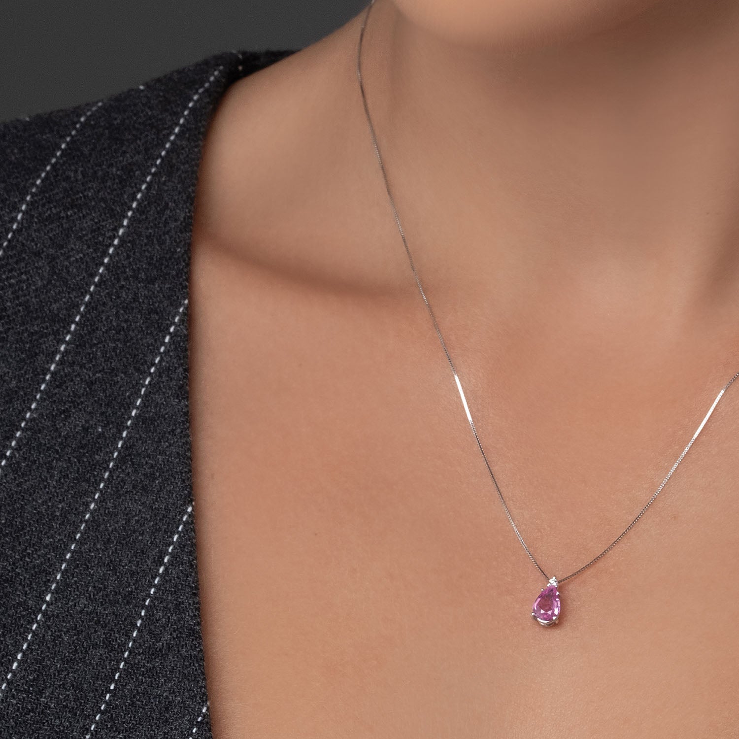 Κολιέ Gems από λευκό χρυσό 18K με ροζ ζαφείρι και διαμάντια μπριγιάν Εικόνα 2