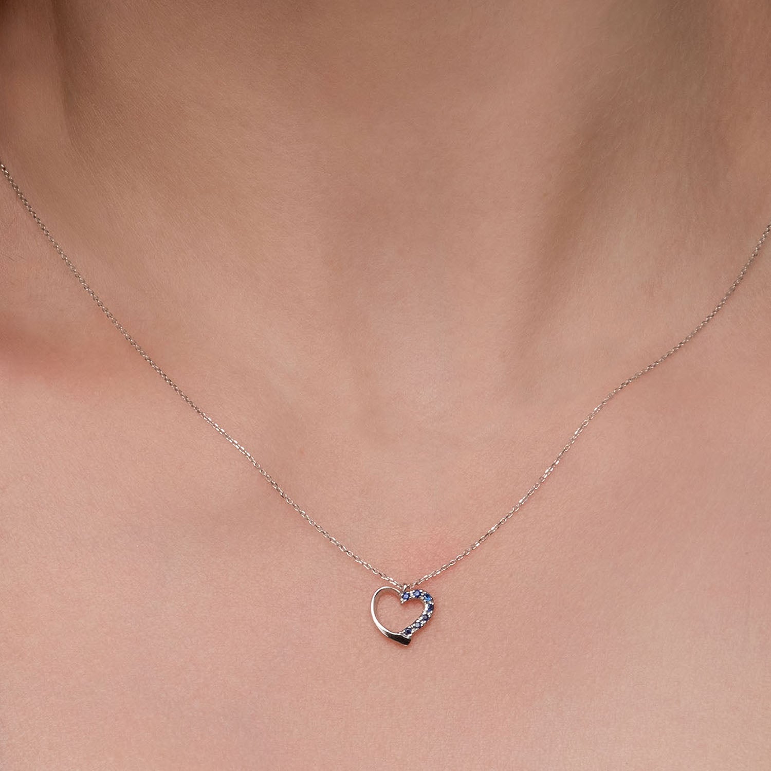 Κολιέ LiLaLove από λευκό χρυσό 18K με ζαφείρια Εικόνα 2