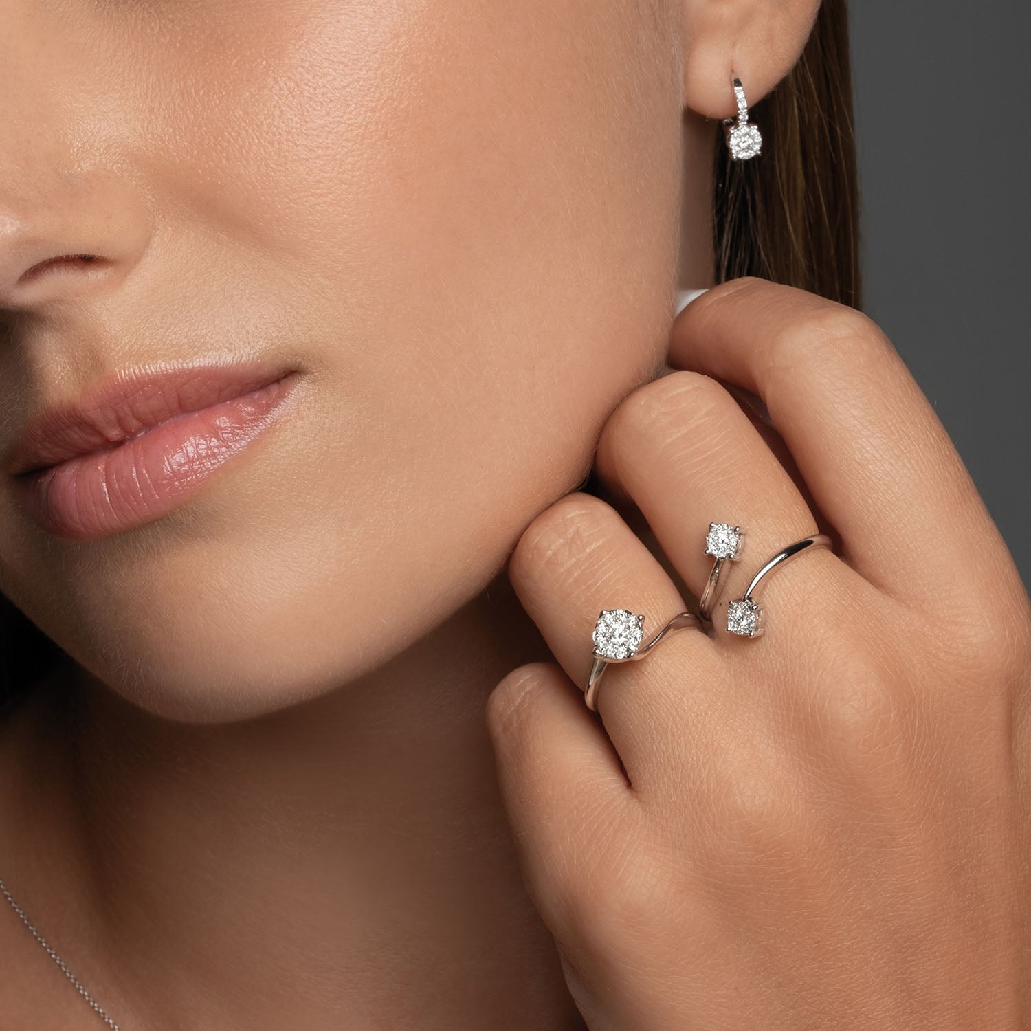 Σκουλαρίκια Diamonds από λευκό χρυσό 18K με διαμάντια μπριγιάν Εικόνα 3