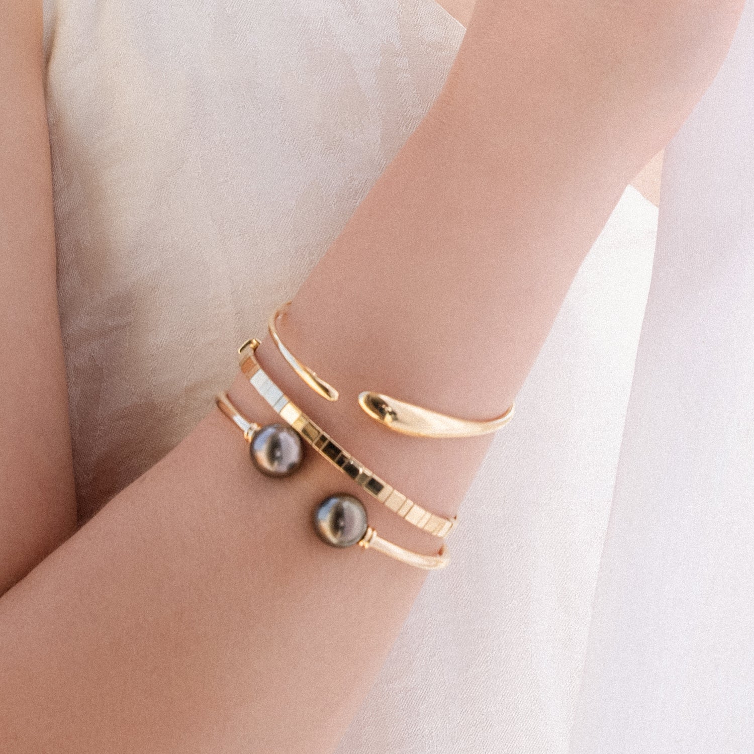 Βραχιόλι Pearls από χρυσό 14K με μαύρο μαργαριτάρι Ταϊτής Εικόνα 3