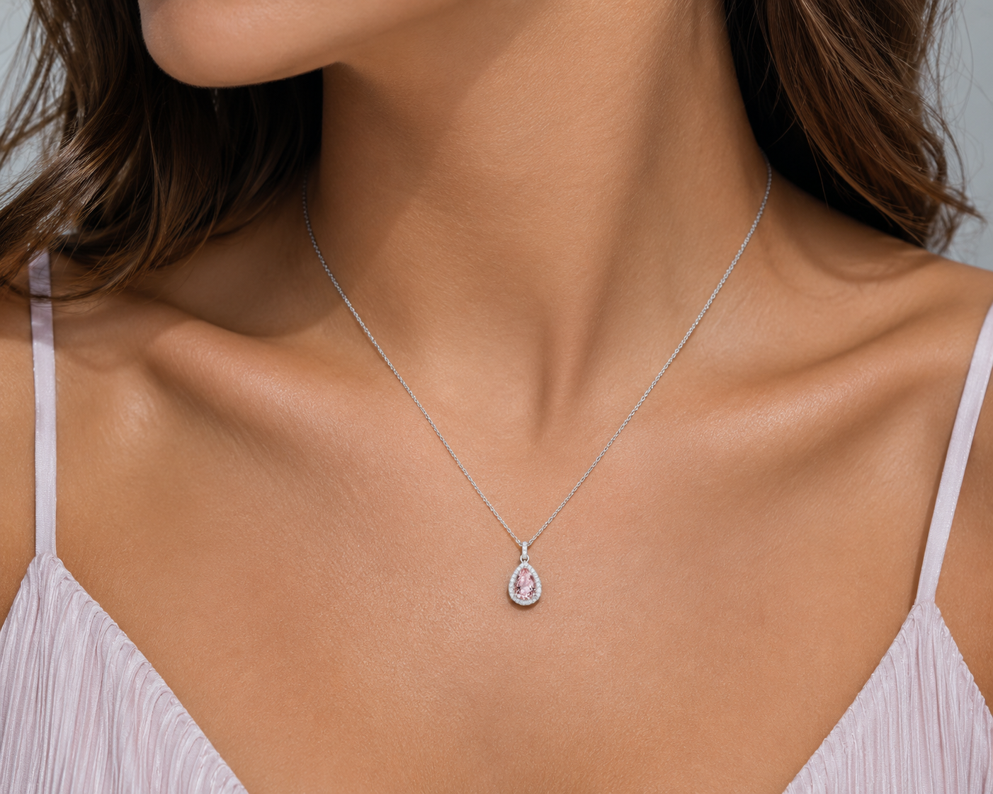 Κολιέ Gems από λευκό χρυσό 18K με ροζ μοργκανίτη και διαμάντια μπριγιάν