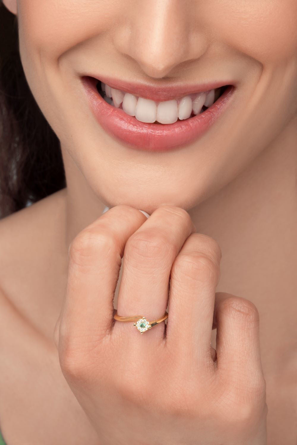 Δαχτυλίδι Gems από χρυσό 18K με σμαράγδι και διαμάντια μπριγιάν Εικόνα 2