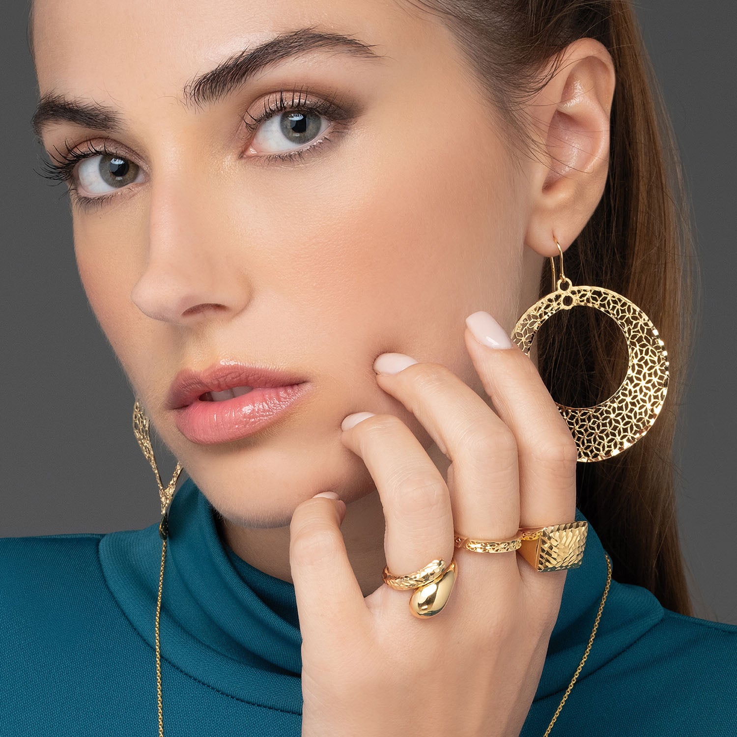 Σκουλαρίκια κρίκοι Artisanal από επιχρυσωμένο ασήμι 925° Εικόνα 2