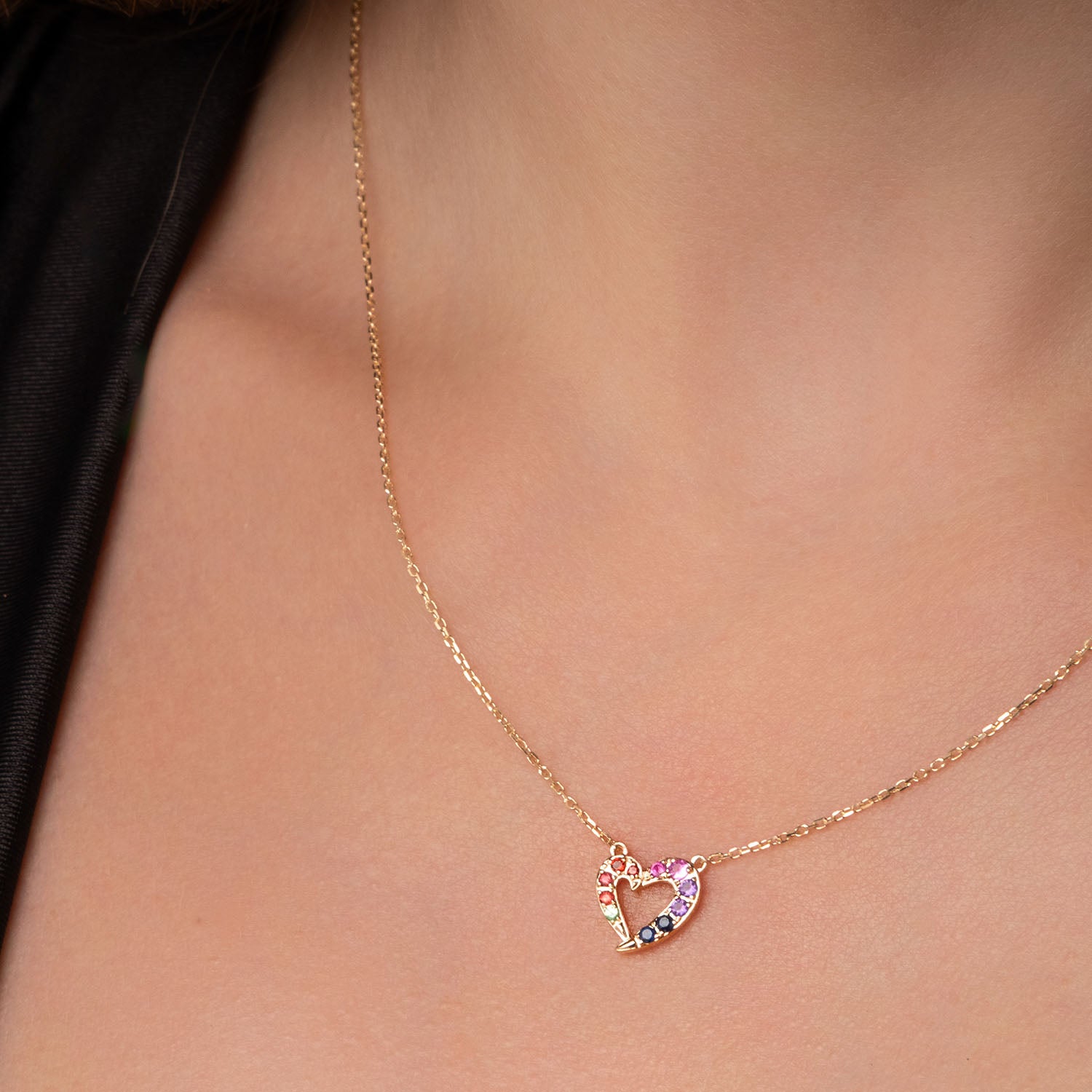 Κολιέ Secret Garden από χρυσό 14K με πολύχρωμα ζαφείρια, ρουμπίνι, αμέθυστο και πράσινο γρανάτη Εικόνα 2