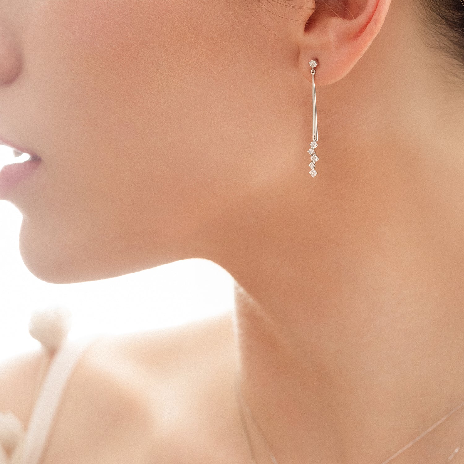 Σκουλαρίκια Diamonds από λευκό χρυσό 18K με διαμάντια μπριγιάν Εικόνα 2