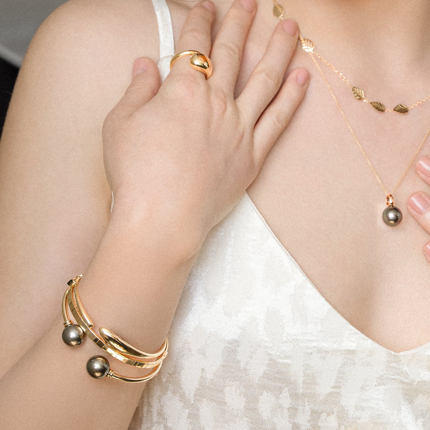 Βραχιόλι Pearls από χρυσό 14K με μαύρο μαργαριτάρι Ταϊτής Εικόνα 2