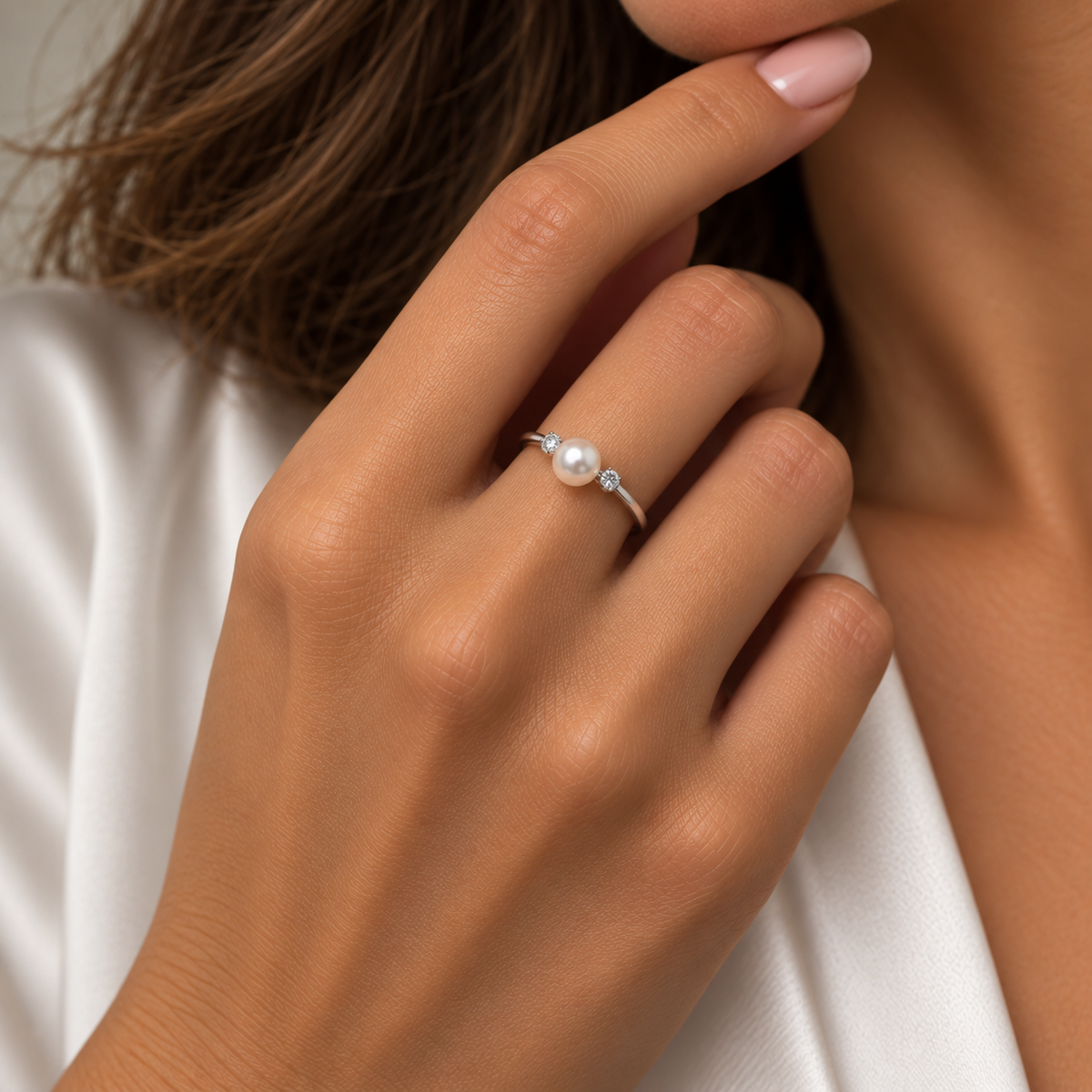 Δαχτυλίδι Pearls από λευκό χρυσό 18K με freshwater Akoya pearl και διαμάντια μπριγιάν