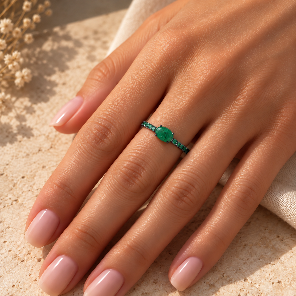 Δαχτυλίδι Gems από λευκό χρυσό 18K με σμαράγδια