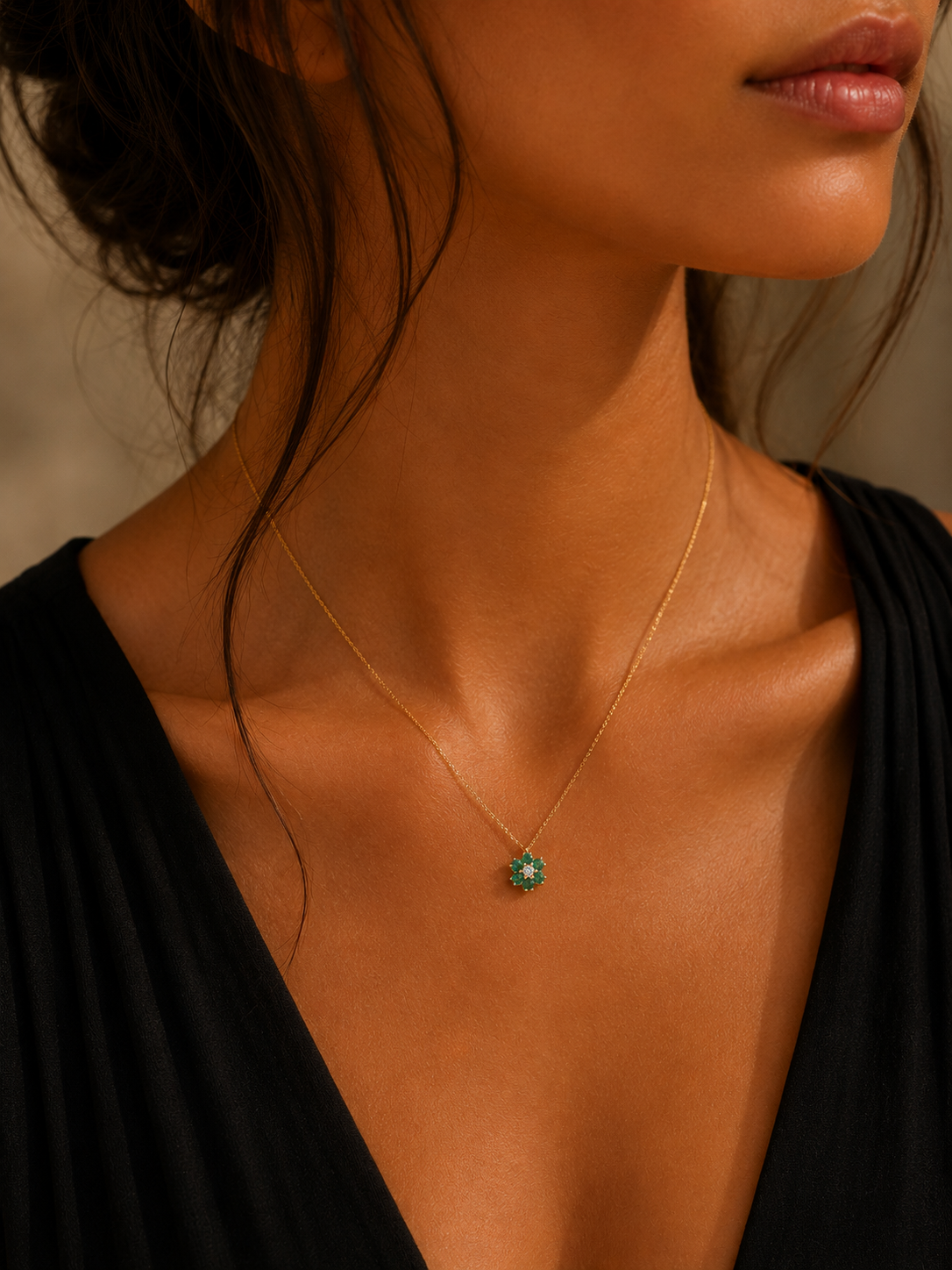Μενταγιόν Gems από χρυσό 18K με σμαράγδια και διαμάντι μπριγιάν